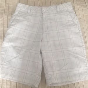 Men’s under Armour golf shorts 30